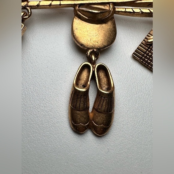 VTG Danecraft Golfer Brooch Gold Tone Dangle Shoes, Balls, Hats, Golf Clubs 0660 - Picture 2 of 10